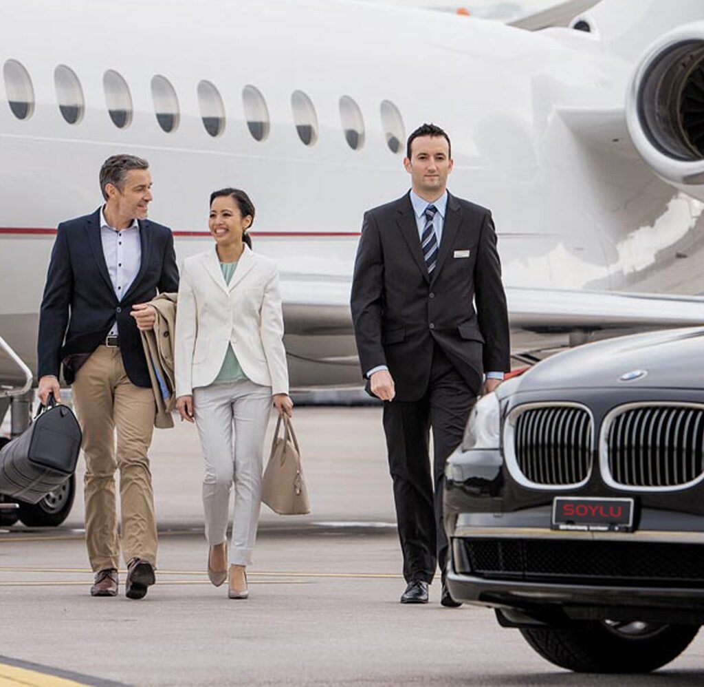 Comparing Airport Transfer Options Local Taxis vs Rideshares in Leicester