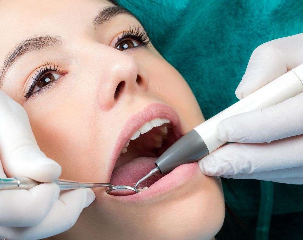 How Dental Hygienists Perform Oral Cancer Screenings