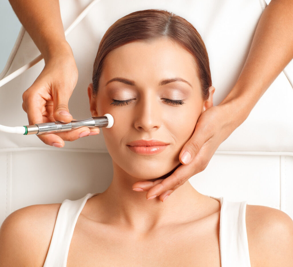 كيف يكون شعور جلسة التقشير الكريستالي؟