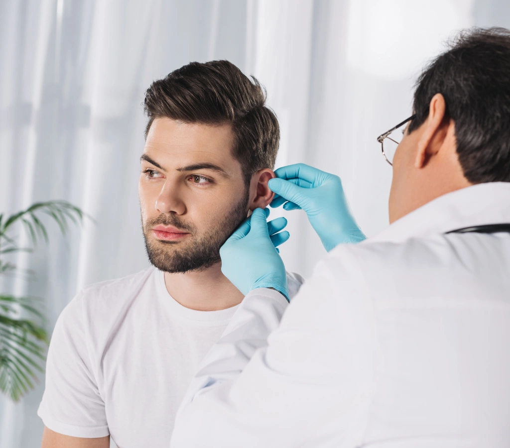 هل تتطلب جراحة تجميل الأذن فترة نقاهة طويلة؟