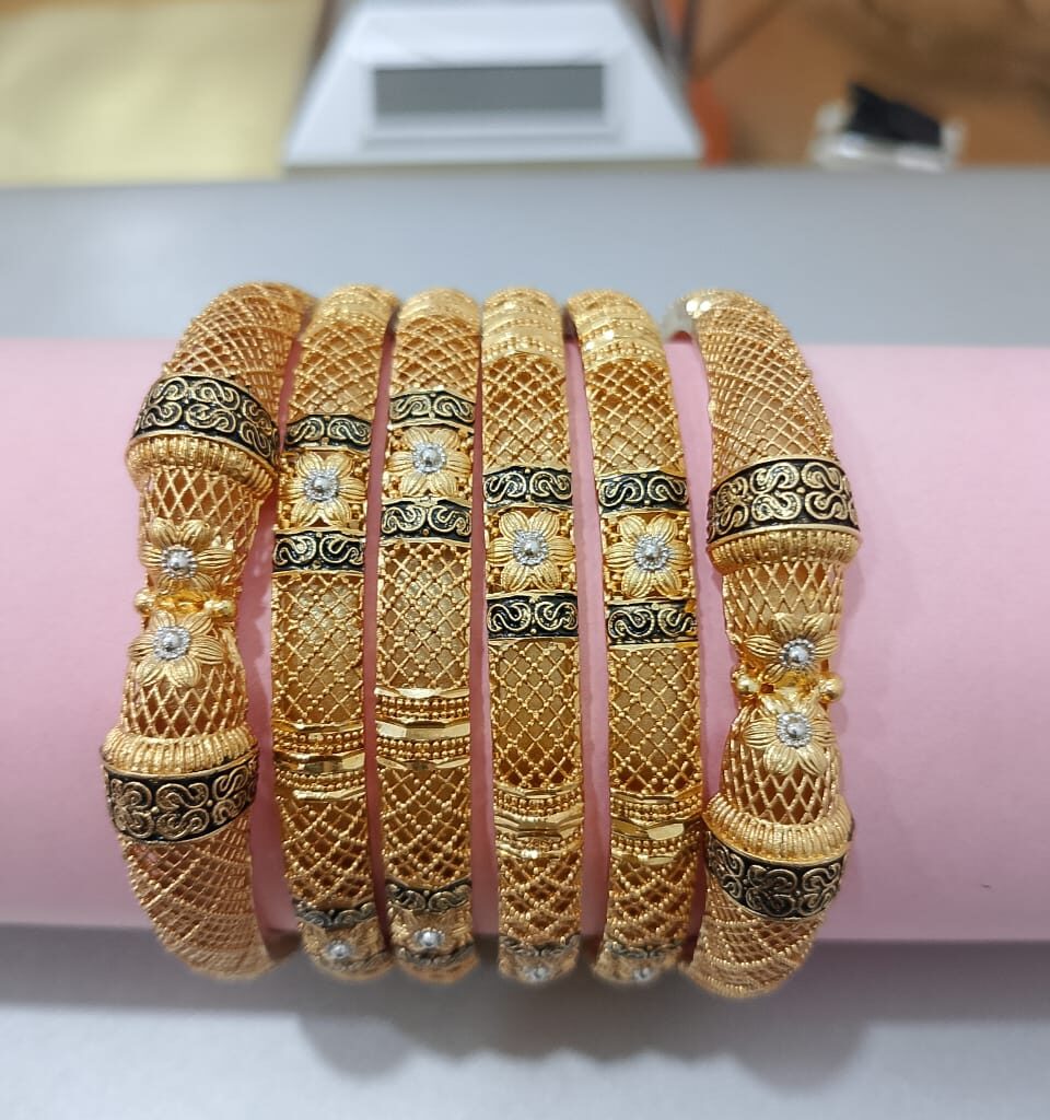 How to Stack Bangles Without Looking Like You Tried Too Hard